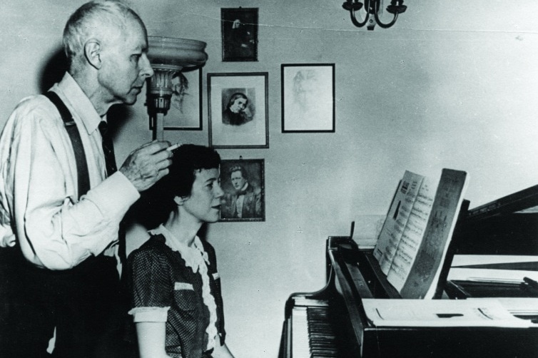 bartok bela zongoratanitvanyaval ann chenee vel 1940 es evek foto g. d. hackett zti