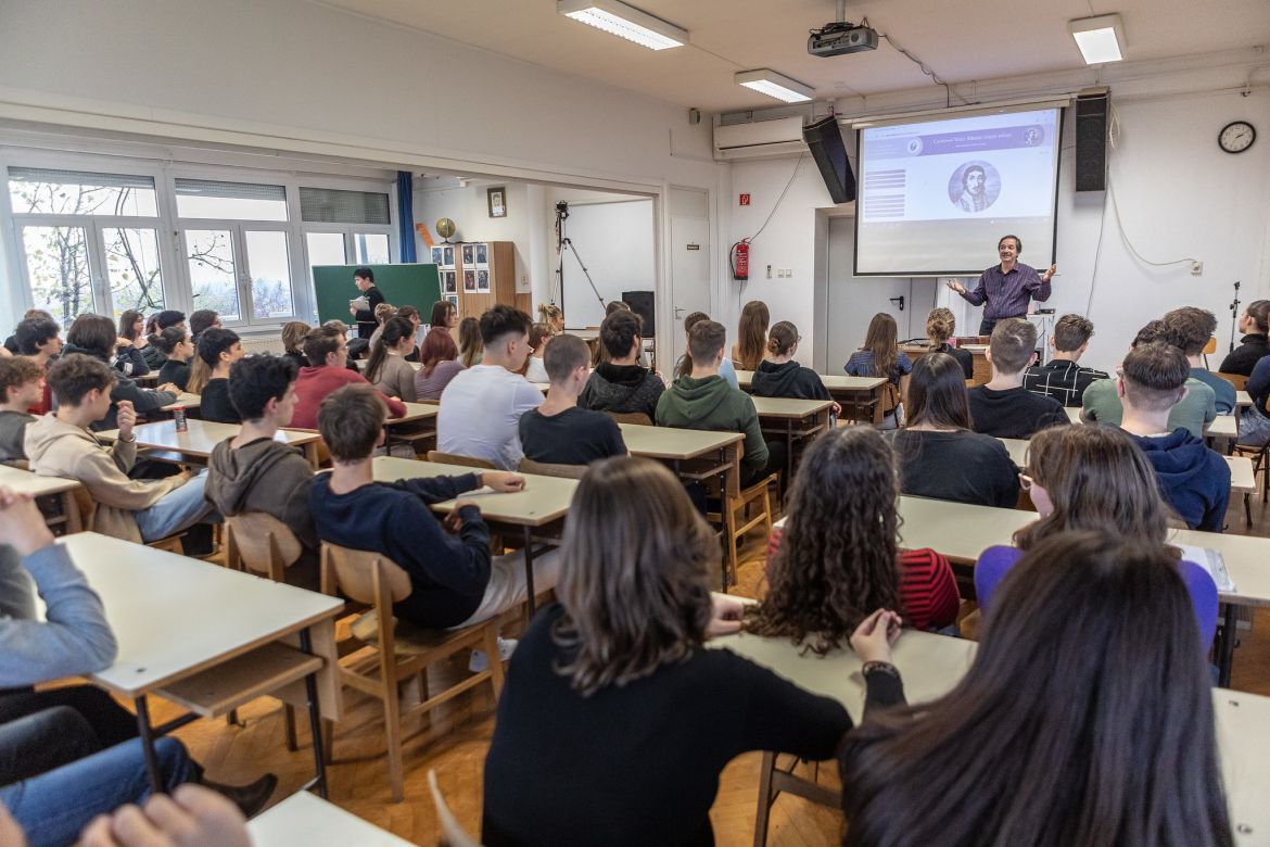 Csörsz Rumen István előadásai a régi magyar énekköltészetről