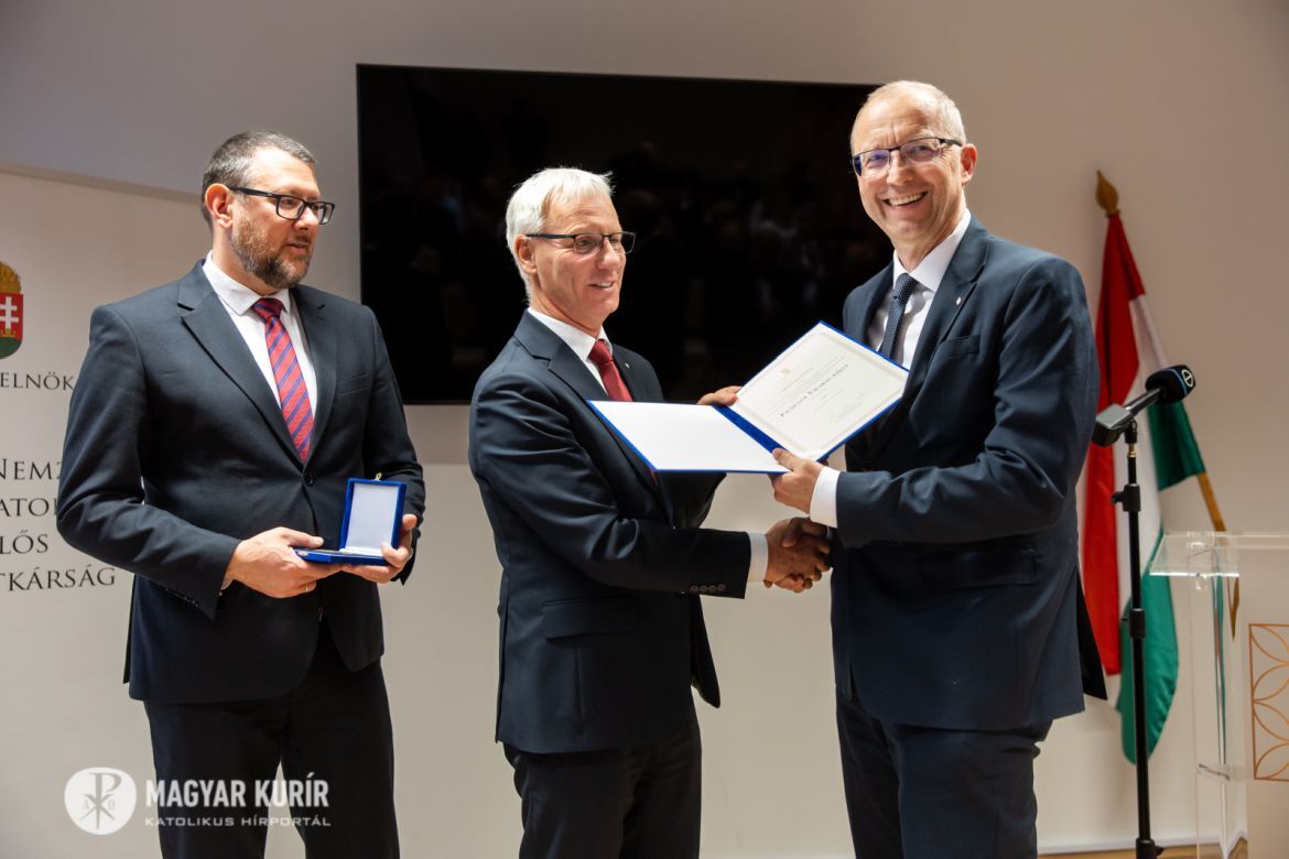 Fraknói Vilmos-díjat kapott Molnár Antal