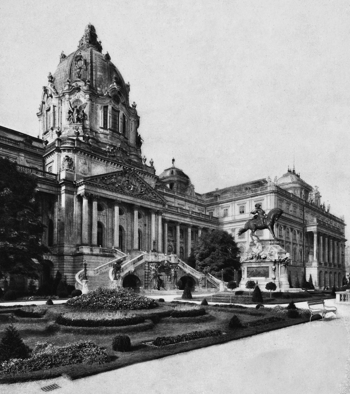 6 364 Bp Palota H keleti homlokzat kozepreszGray