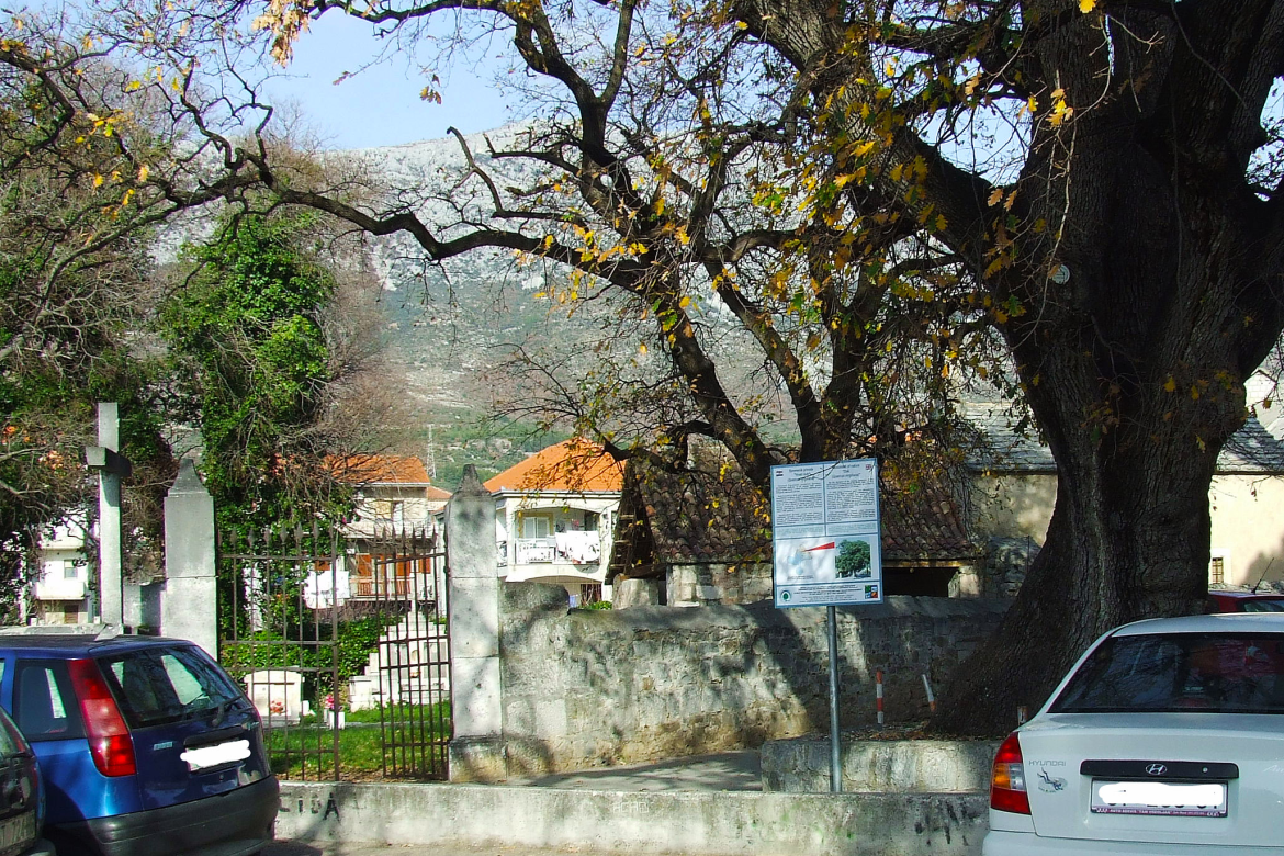 kastel gomilica fa es templom