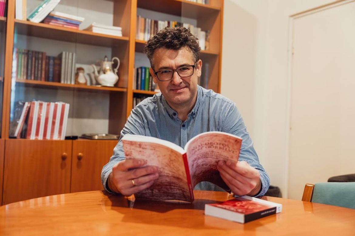 Interjú Szénási Zoltán irodalomtörténésszel