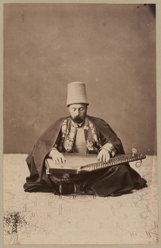 2._kep_Kanun_pszalteriumon_jatszo_szufi_zenesz._Torokorszag