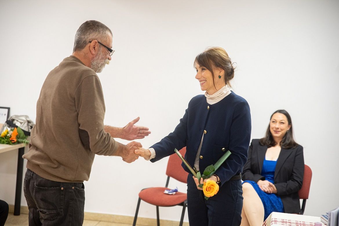 Iancu Laura átveszi a díjat. Fotó: László Ferenc Csaba