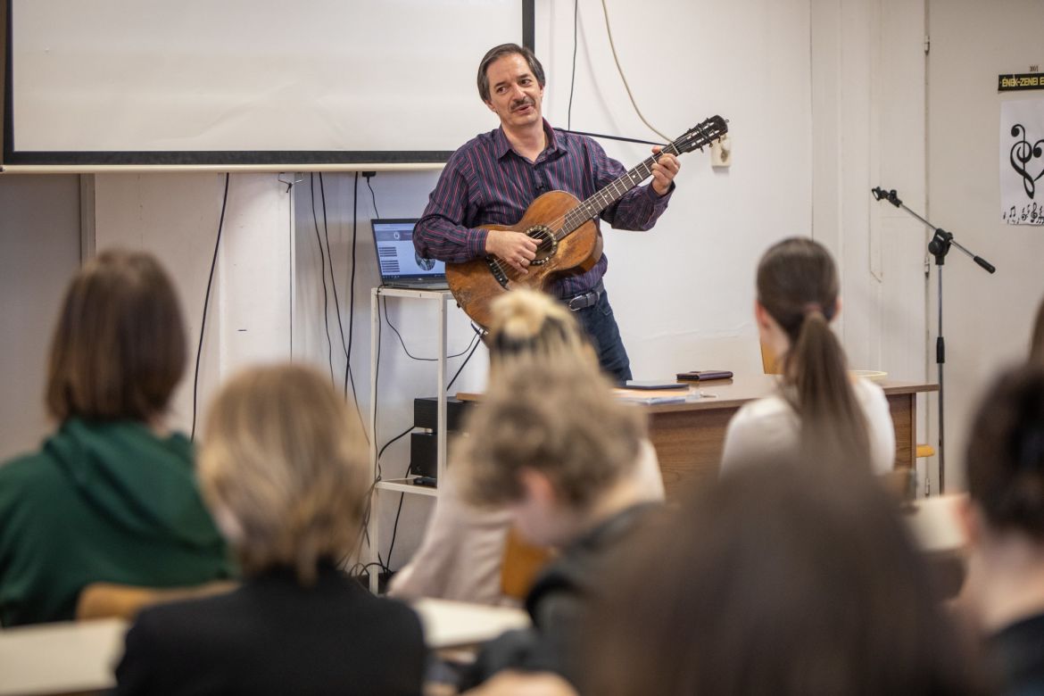 Csörsz Rumen István előadása a Bányai Júlia Gimnáziumban. Fotó: Nagy Attila Károly 