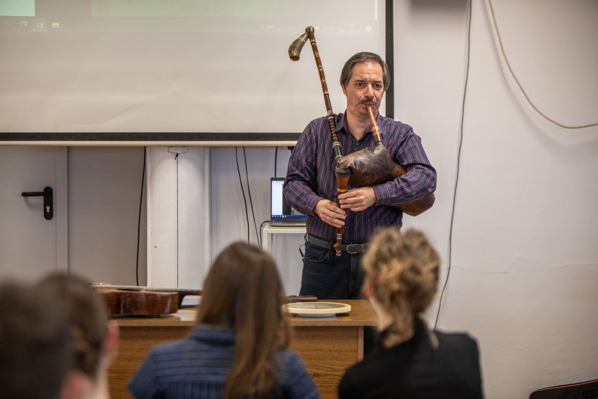 Csörsz Rumen István előadása a Bányai Júlia Gimnáziumban. Fotó: Nagy Attila Károly 