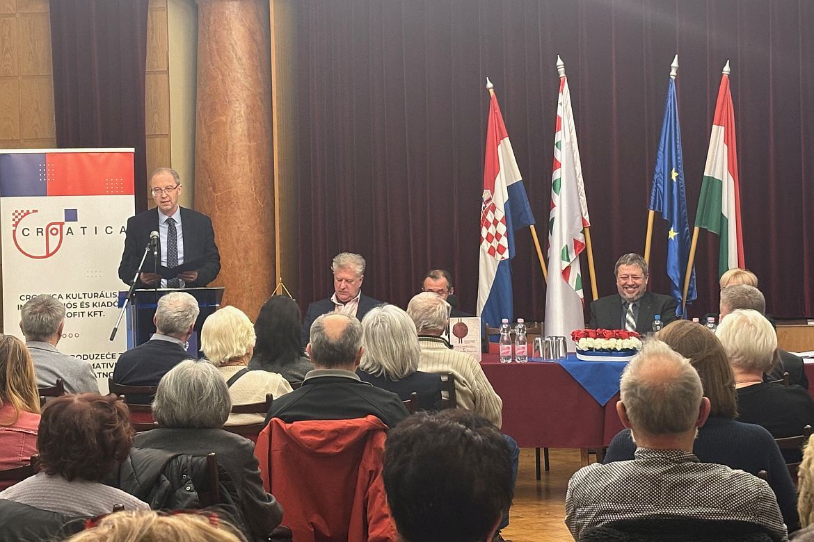 A Sokcsevits Dénes tiszteletére készült tanulmánykötet bemutatója