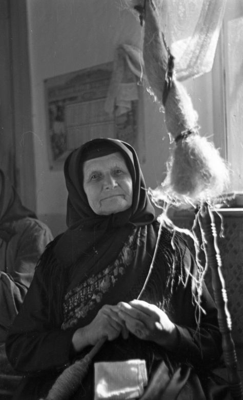 Gyűjtés Barna Ferencnétől. Alsóberecki (Borsod), 1953 november. Kertész Gyula felvétele. ZTI_NZ_06293