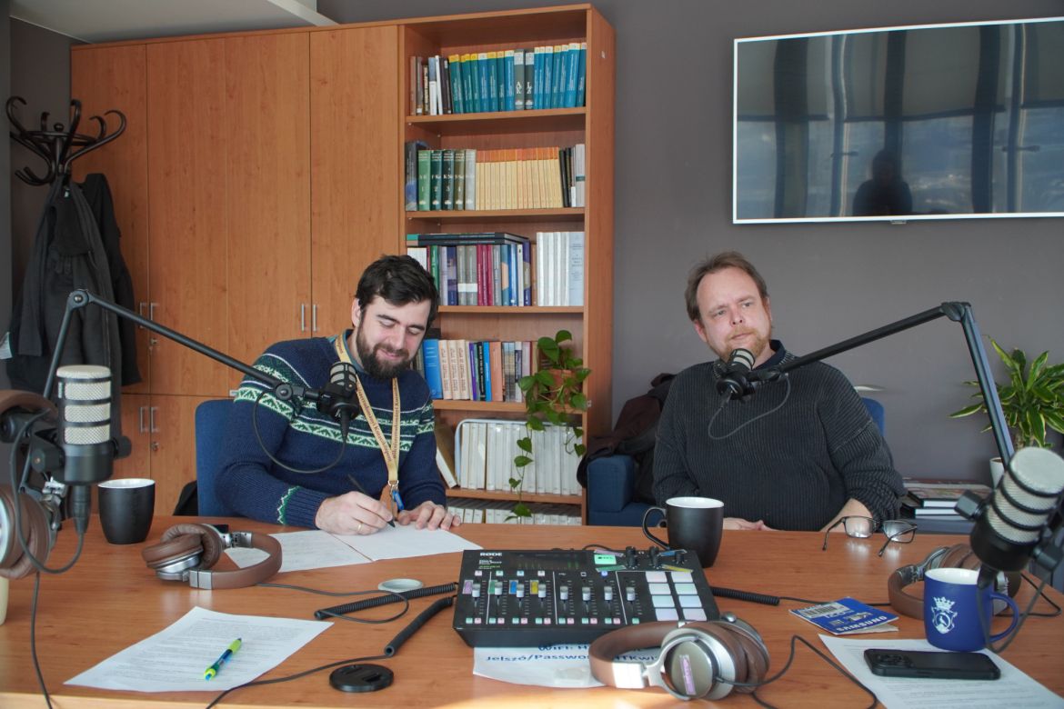 Glossza 90.: Mi a bölcsészet digitális kódja? Az analóg adattól a digitális bölcsészetig