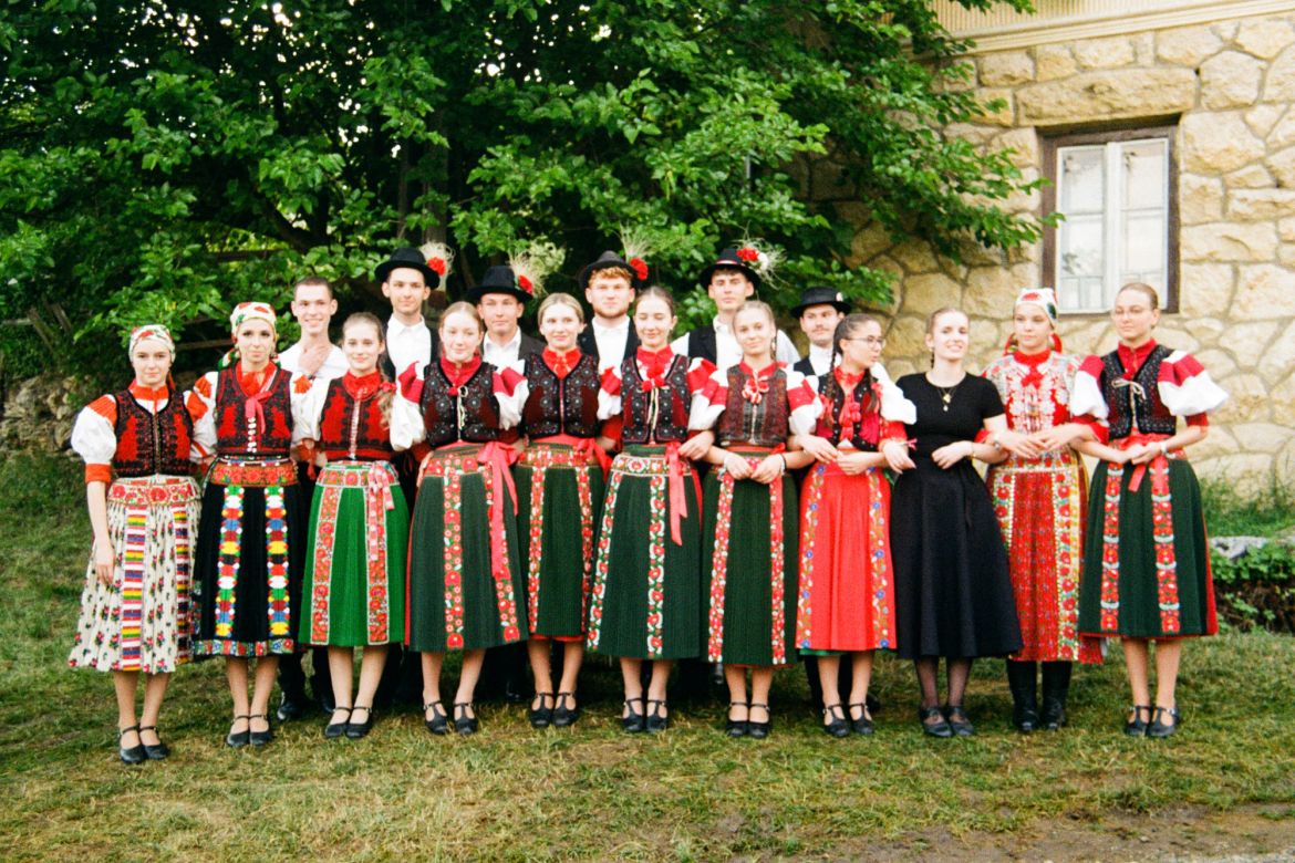 Közösségben otthon lenni: Megtartó öntudat és változó hagyomány Kalotaszegen