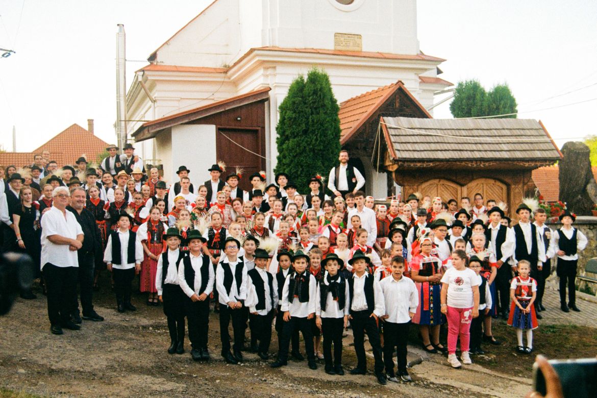 Közösségben otthon lenni: Megtartó öntudat és változó hagyomány Kalotaszegen
