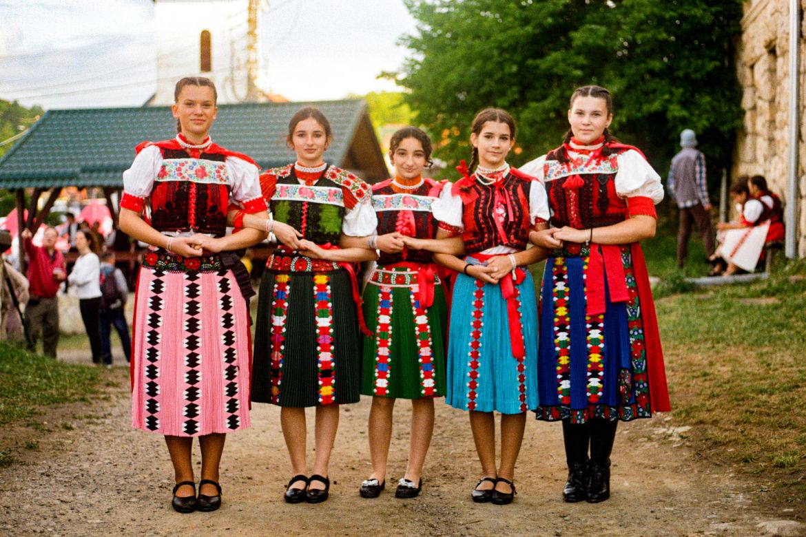 Közösségben otthon lenni: Megtartó öntudat és változó hagyomány Kalotaszegen