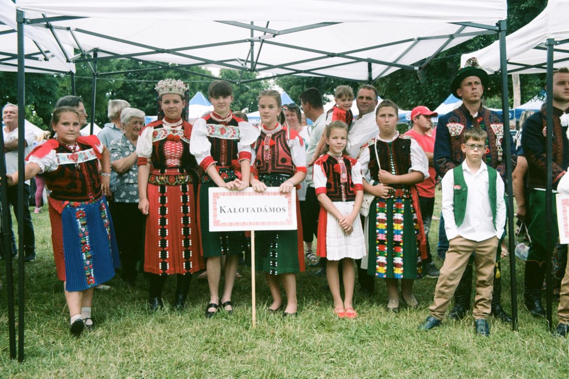 Közösségben otthon lenni: Megtartó öntudat és változó hagyomány Kalotaszegen