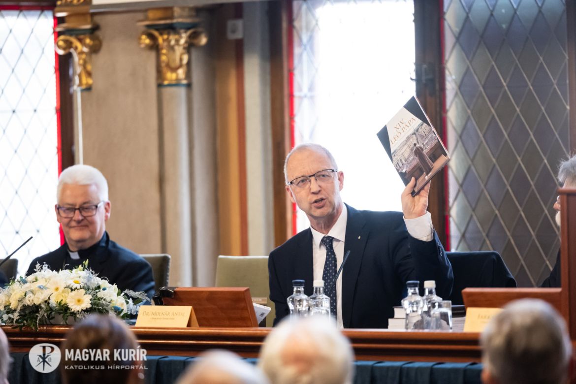 Megnyílt a 33. Szent István Könyvhét