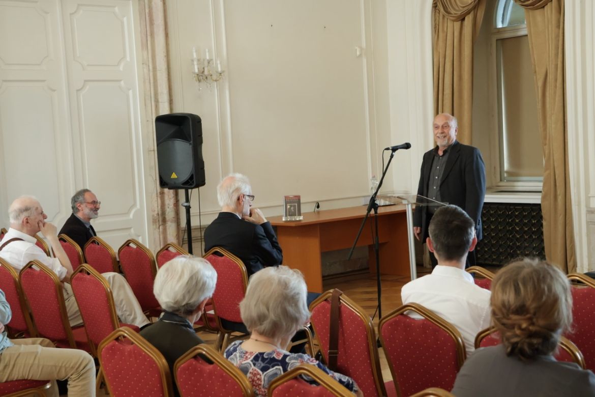 Bemutatták Vikárius László angol nyelvű monográfiáját a Cantata profanáról