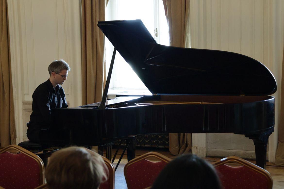 Bemutatták Vikárius László angol nyelvű monográfiáját a Cantata profanáról