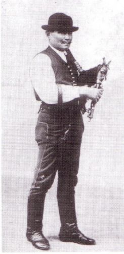 Dudás vízimolnár dél-alföldi dudával (Szeged-Alsóváros 1900)