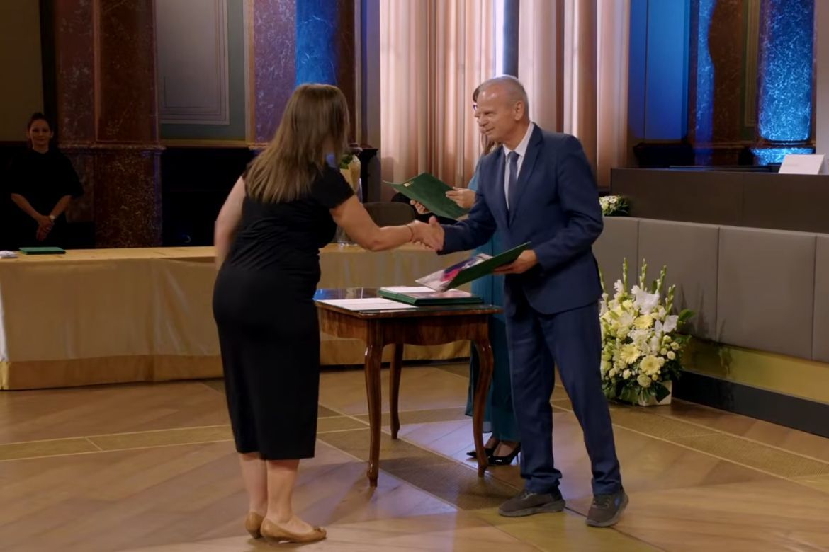 Szilagyi Adrienn átveszi a Bolyai-oklevelet